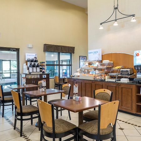 Wingate By Wyndham Waynesboro Hotel Bagian luar foto
