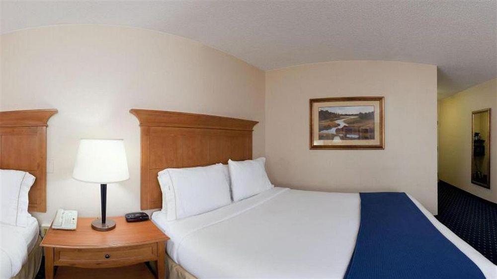 Wingate By Wyndham Waynesboro Hotel Bagian luar foto