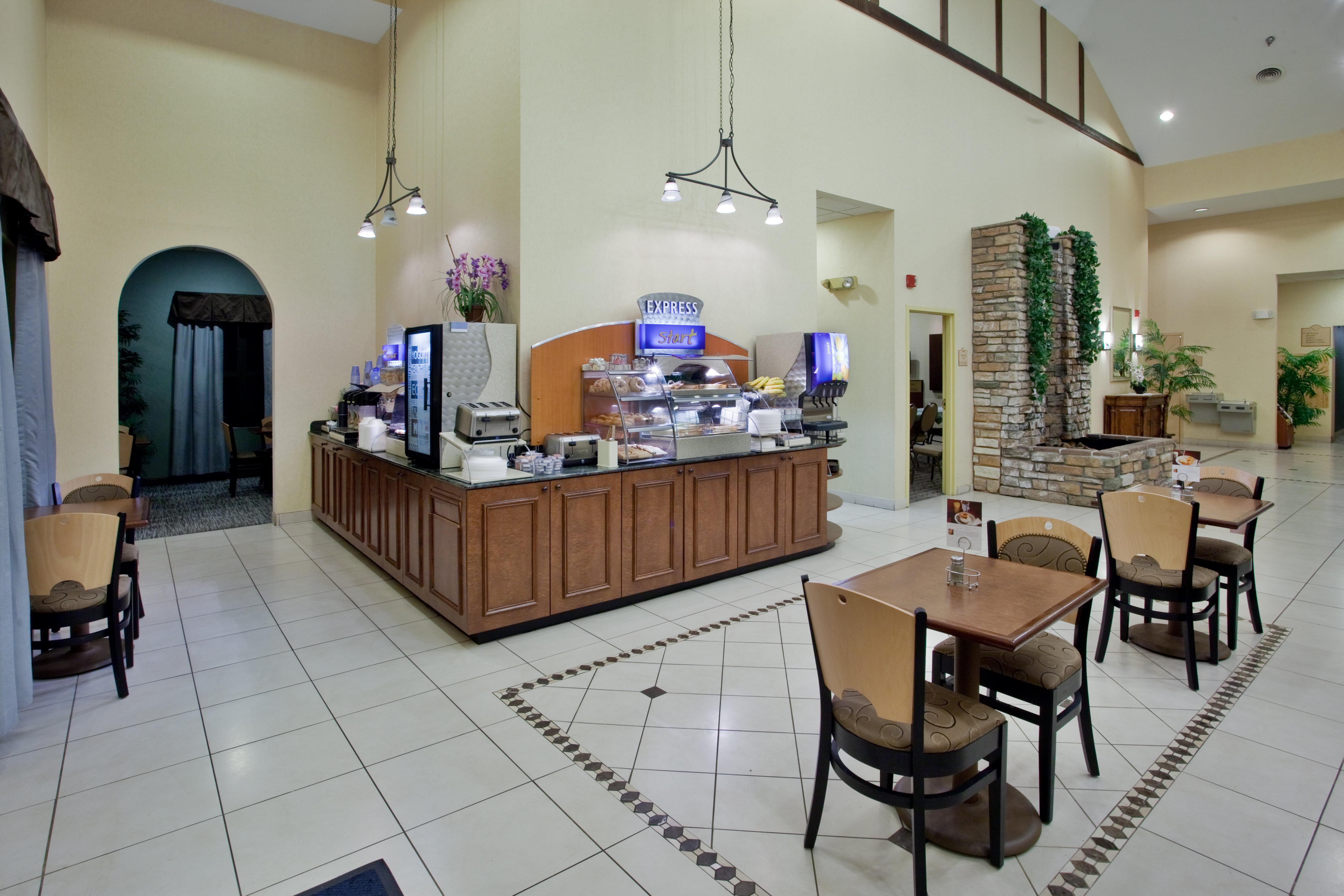Wingate By Wyndham Waynesboro Hotel Bagian luar foto