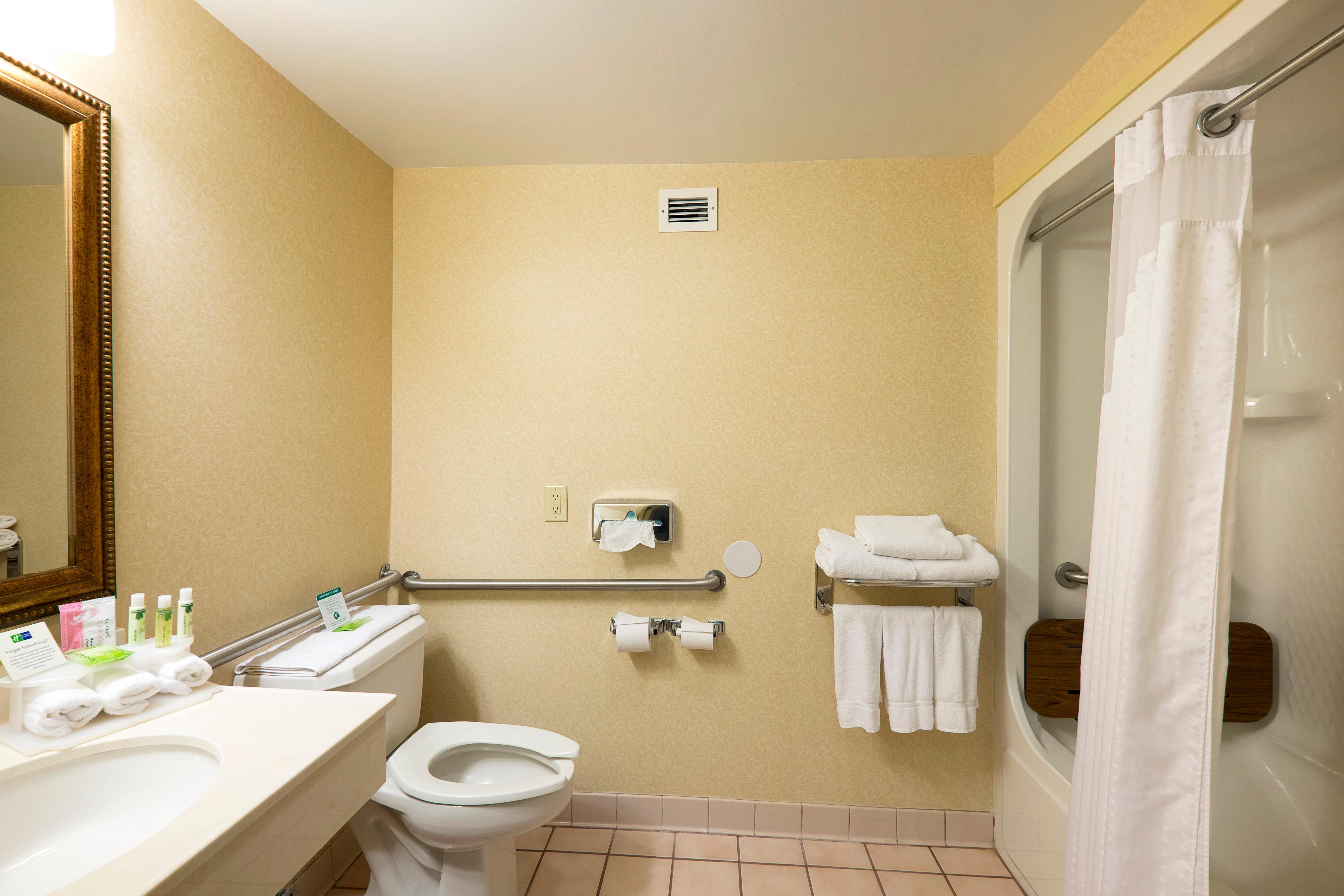 Wingate By Wyndham Waynesboro Hotel Bagian luar foto