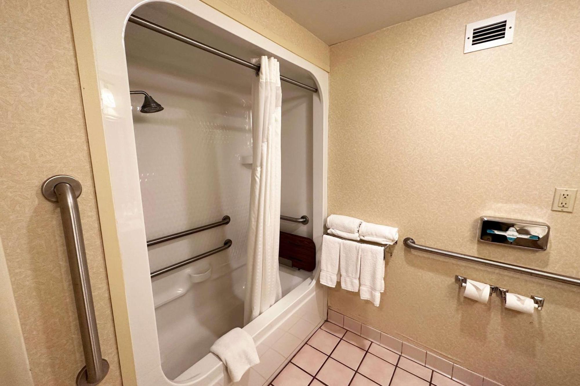 Wingate By Wyndham Waynesboro Hotel Bagian luar foto