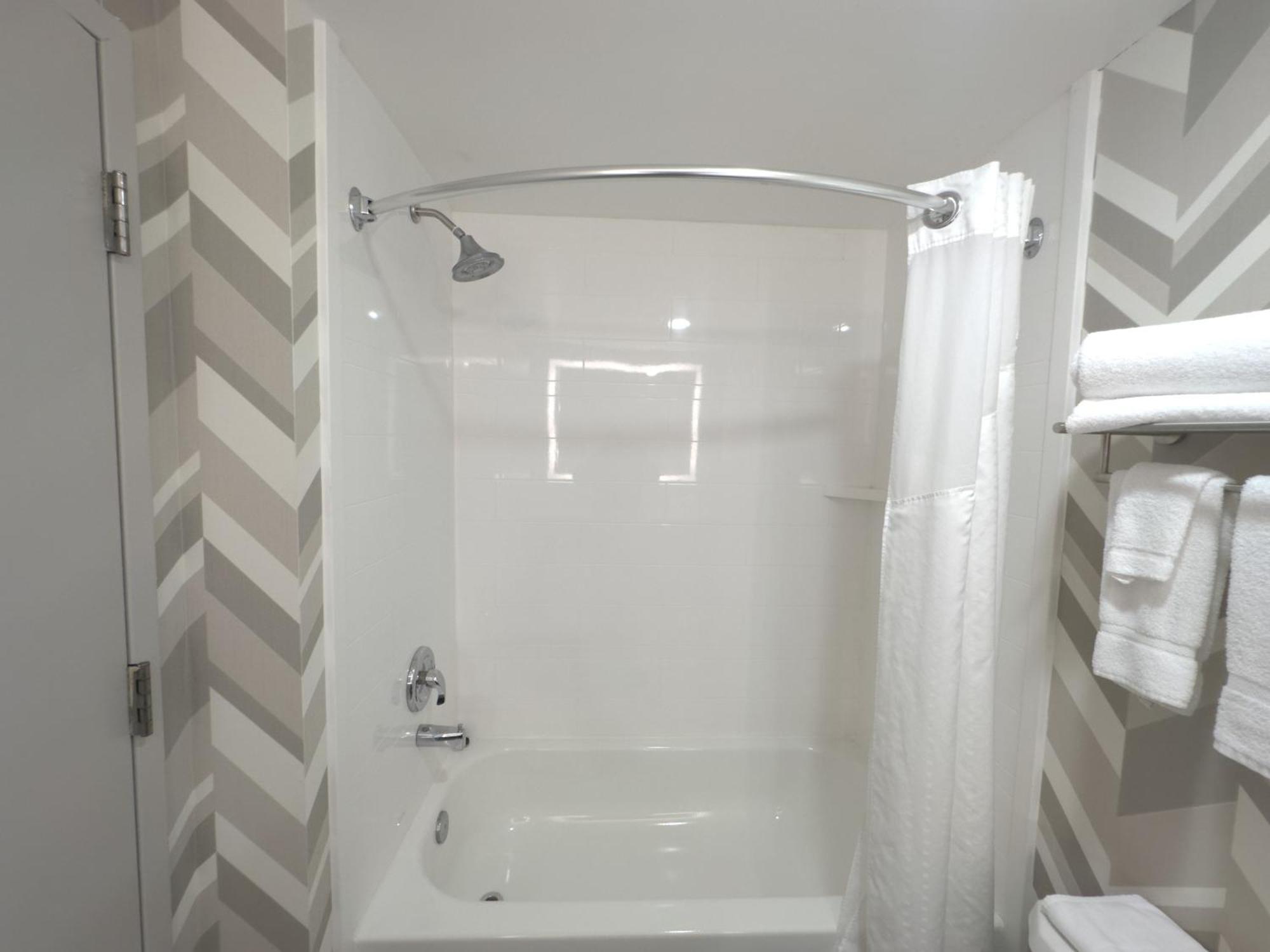 Wingate By Wyndham Waynesboro Hotel Bagian luar foto