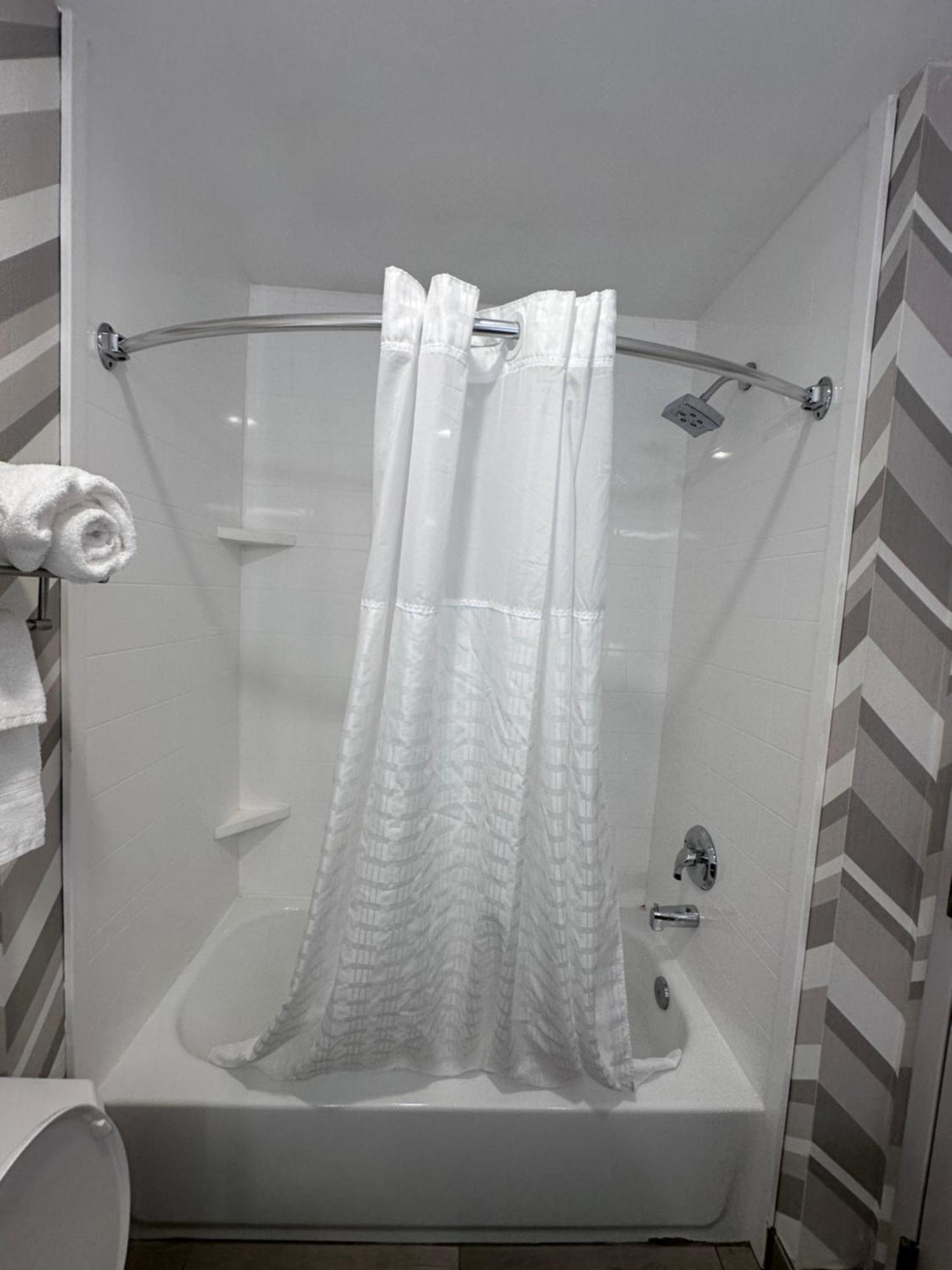 Wingate By Wyndham Waynesboro Hotel Bagian luar foto
